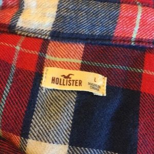 Hollister Tops - Hollister plaid button down shirt (EUC) Hollister Tops - Hollister plaid button down shirt (EUC)